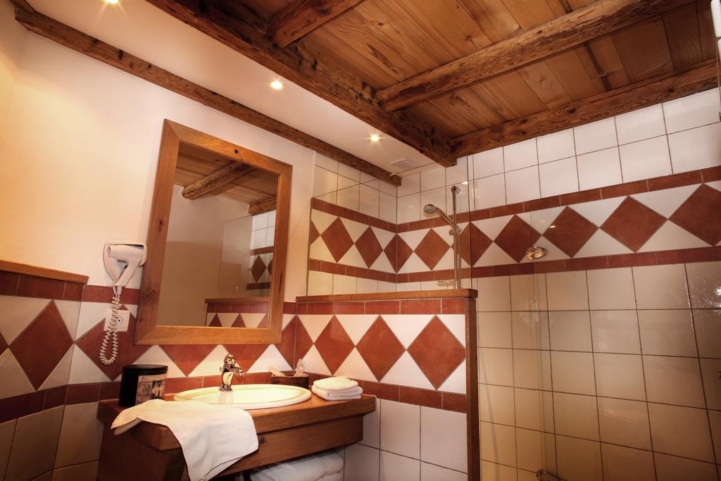 Auberge Du Moulin De Lere Vailly Exteriör bild